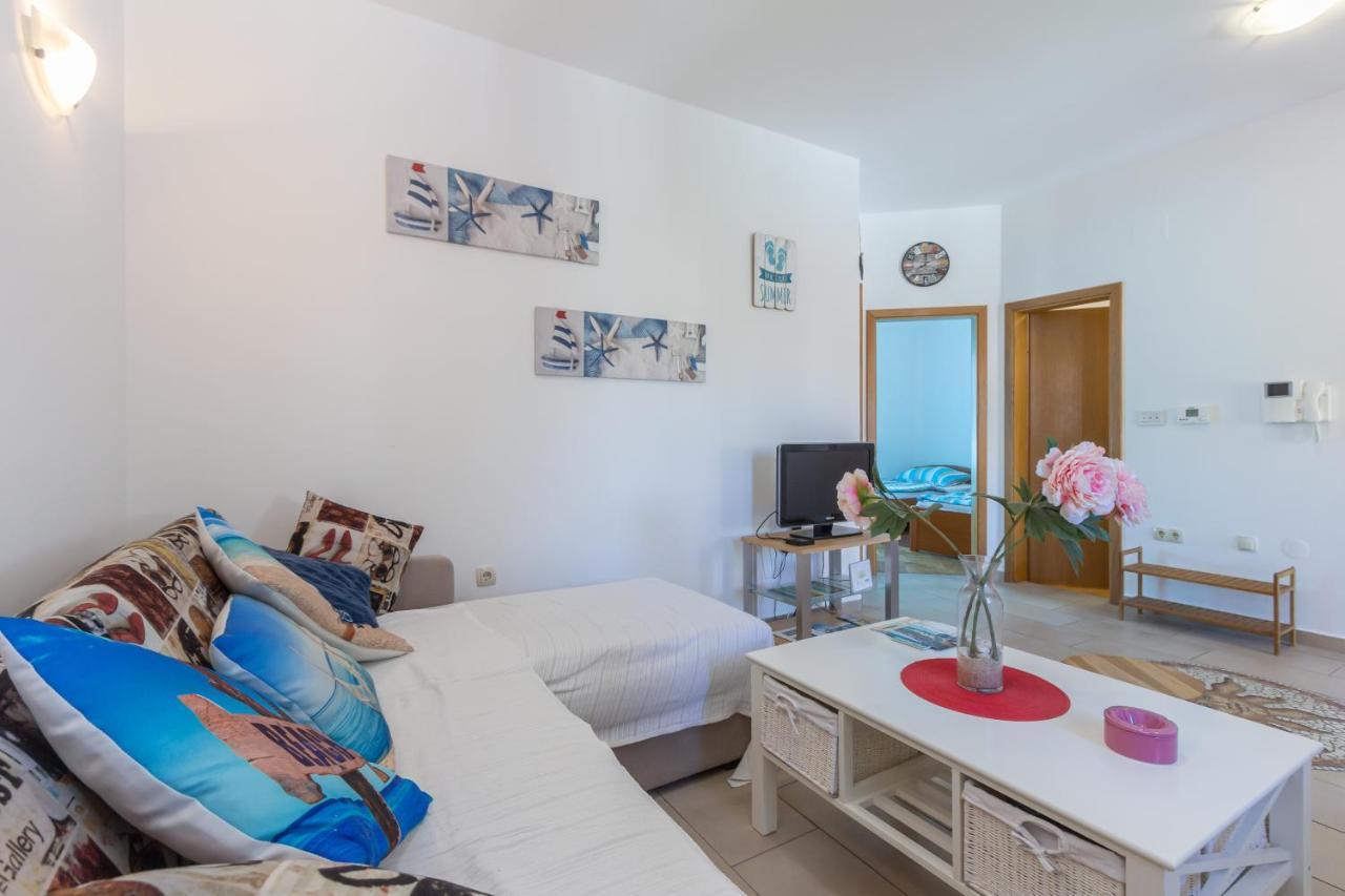 Apartments Ema & Mislav With Terrace บัชกา ภายนอก รูปภาพ